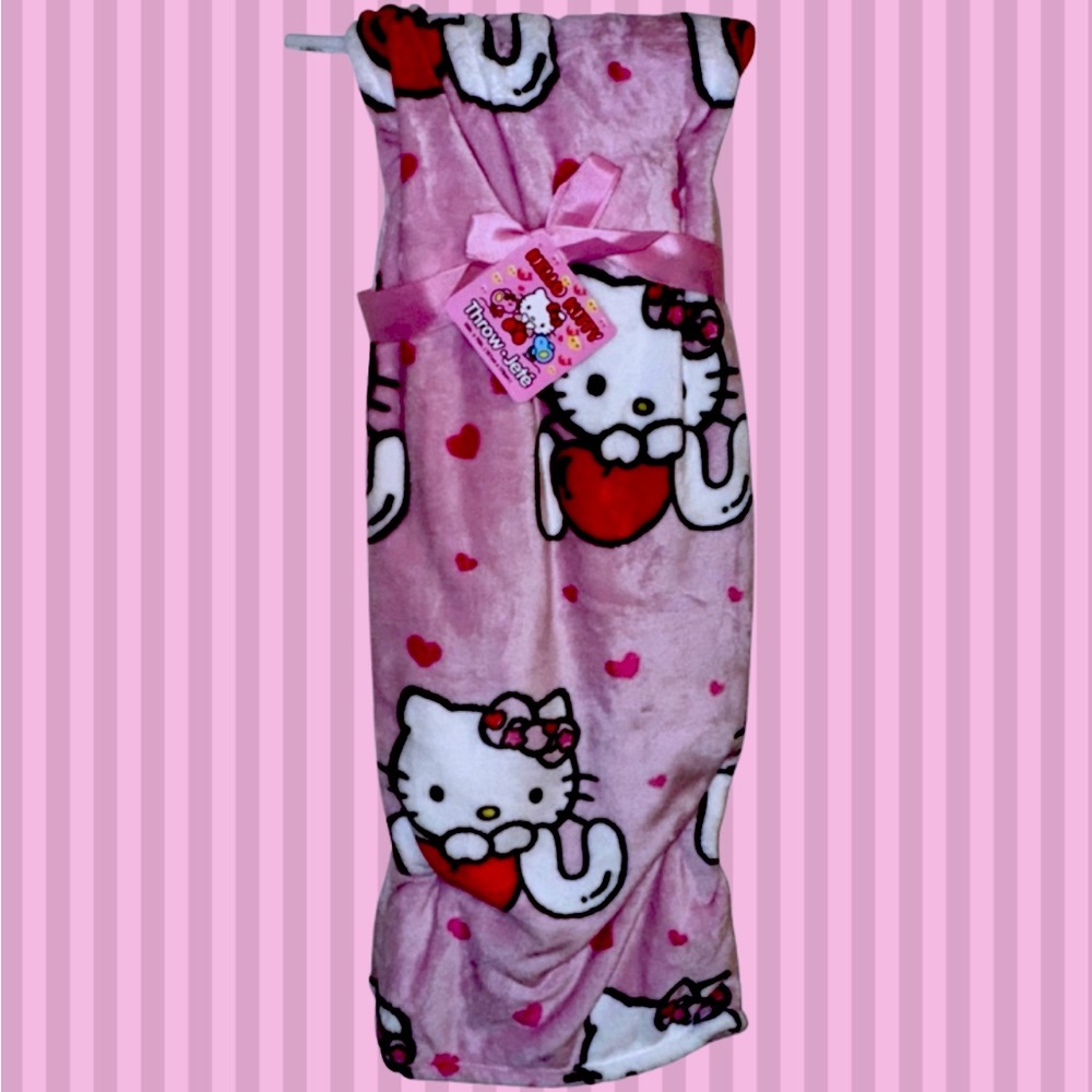 2024 Hello Kitty® by Sanrio® Valentine’s Day I❤️U Throw - Viral on TikTok